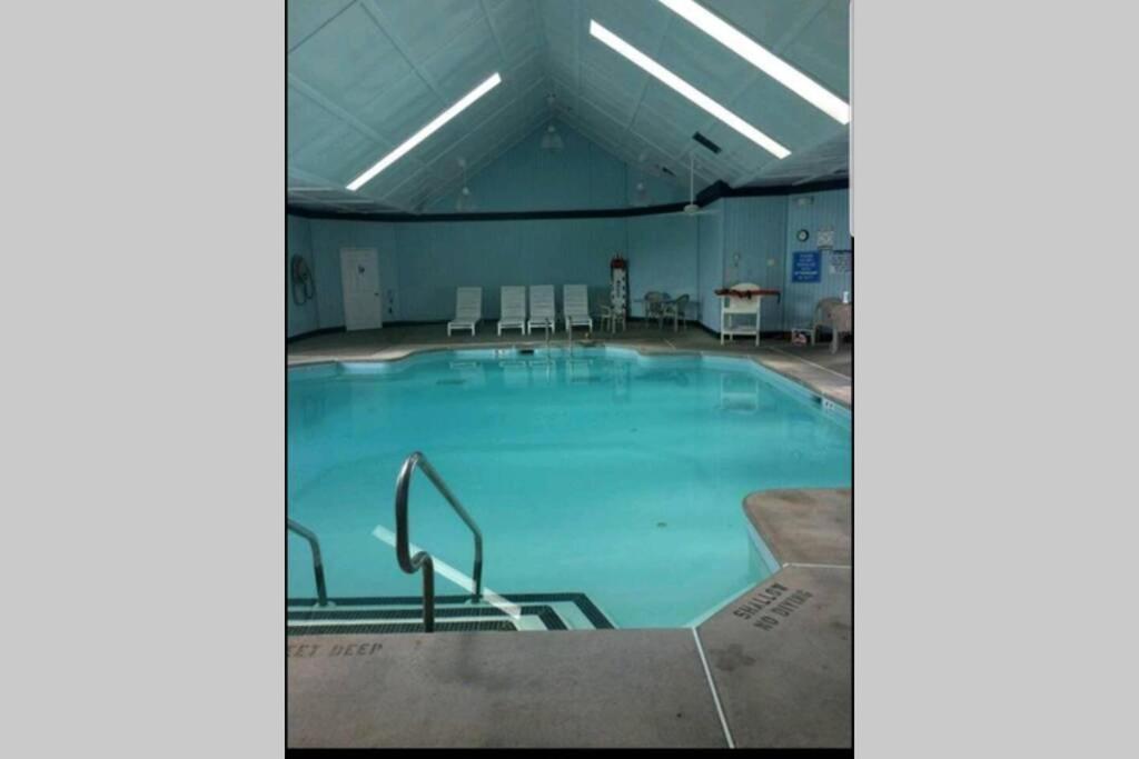 *Amenity-Filled Waterfront Oasis @Saw Creek Estates Near Waterfalls And Hiking* East Stroudsburg Exterior foto