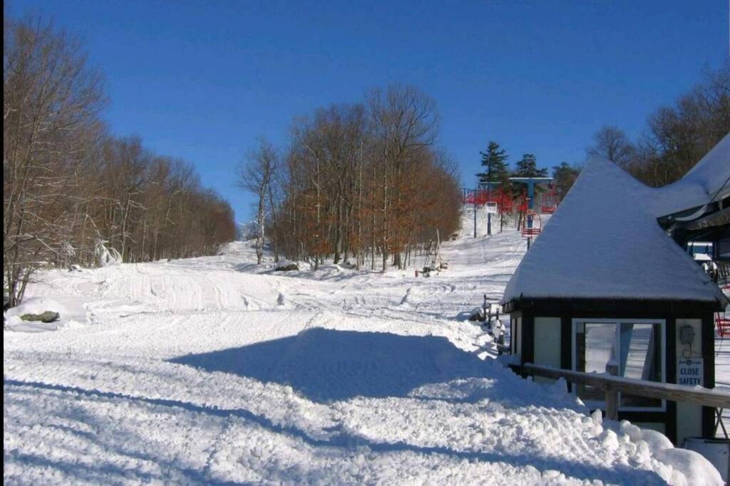 *Amenity-Filled Waterfront Oasis @Saw Creek Estates Near Waterfalls And Hiking* East Stroudsburg Exterior foto