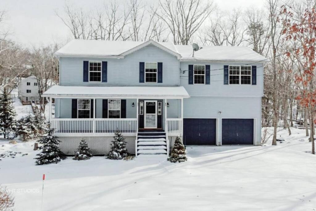 *Amenity-Filled Waterfront Oasis @Saw Creek Estates Near Waterfalls And Hiking* East Stroudsburg Exterior foto