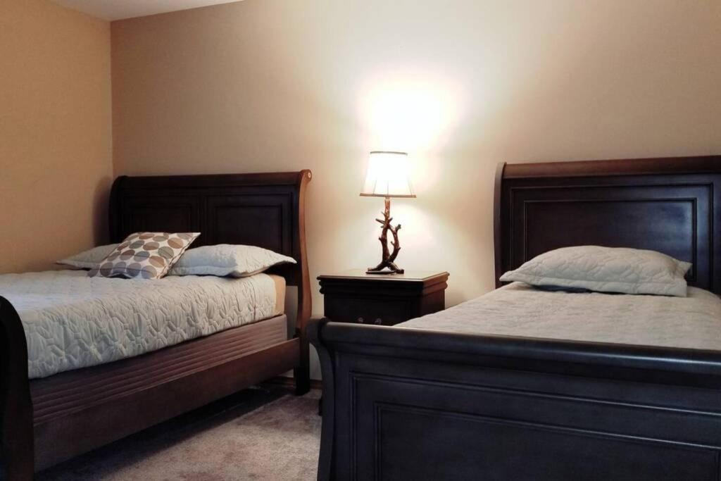 *Amenity-Filled Waterfront Oasis @Saw Creek Estates Near Waterfalls And Hiking* East Stroudsburg Exterior foto