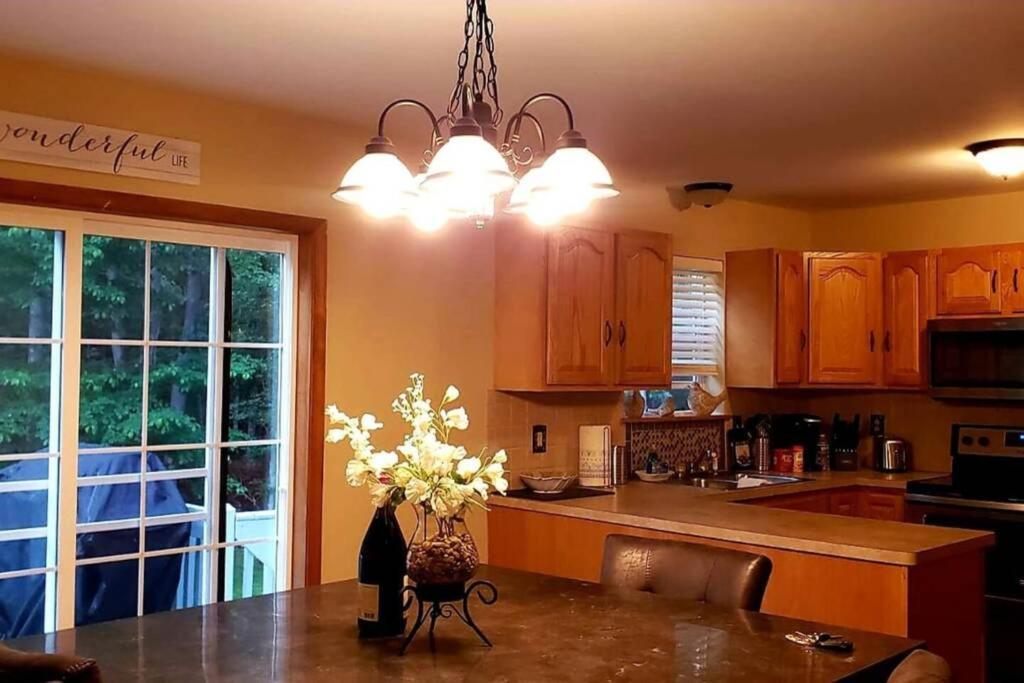 *Amenity-Filled Waterfront Oasis @Saw Creek Estates Near Waterfalls And Hiking* East Stroudsburg Exterior foto